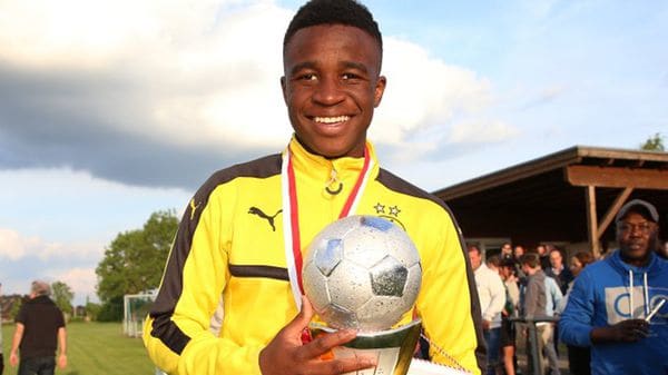 VIDEO: Youssoufa Moukoko, el nuevo «niño promesa» que maravilla y genera polémicas en el fútbol alemán