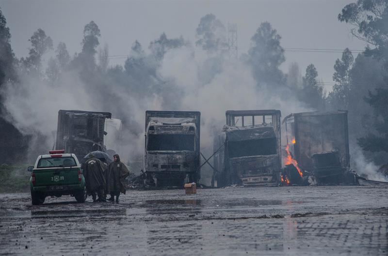 Fiscalía dice que investigará como “atentado terrorista” el ataque que dejó 18 camiones destruidos en La Araucanía
