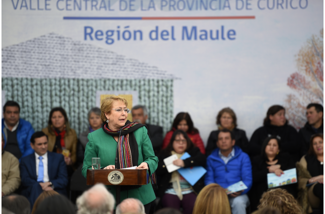 Bachelet a Piñera: «En democracia las minorías no pueden buscar cambiar la decisión de las mayorías»