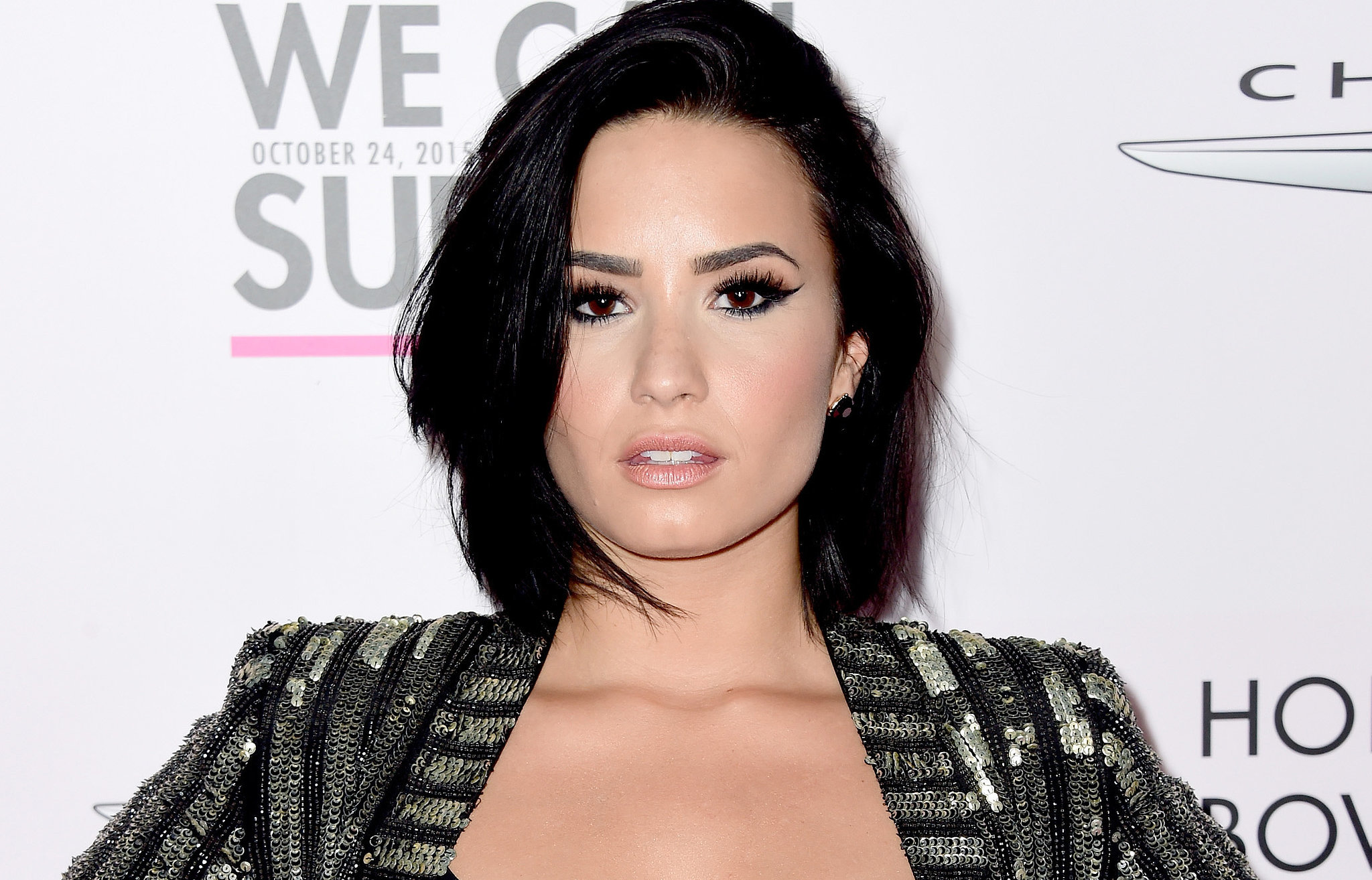 Lovato genera revuelo tras sin interior a los MTV VMAs