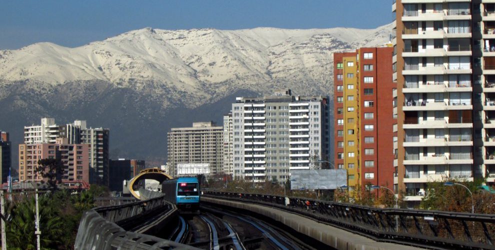 Malestar parlamentario con Metro por limitar viajes a adultos mayores: «Es un despropósito»