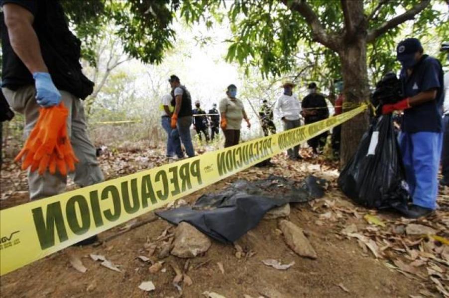 Encuentran 14 cuerpos en una nueva fosa clandestina en el centro de México