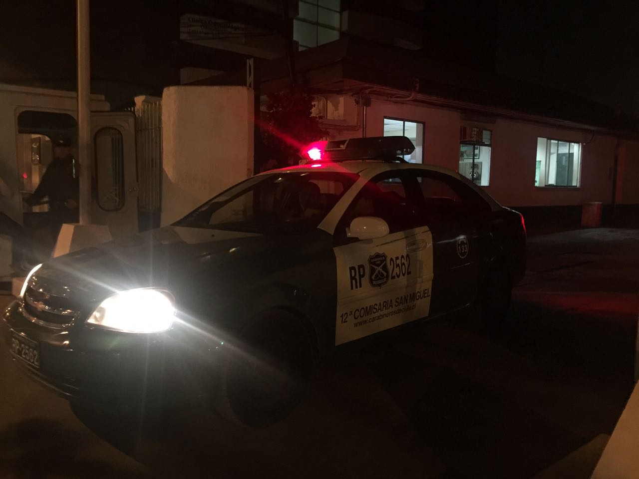 Santiago: Detienen a carabinero por ayudar a una mujer a escapar del calabozo