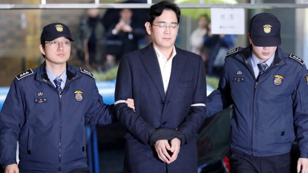 Cabeza de Samsung a la cárcel por caso de corrupción que involucra a ex Mandataria surcoreana