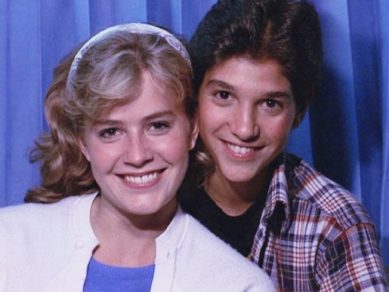 ¿Recuerdas a la guapa novia de “Daniel san” en “Karate Kid”? Así luce 33 años después de la película