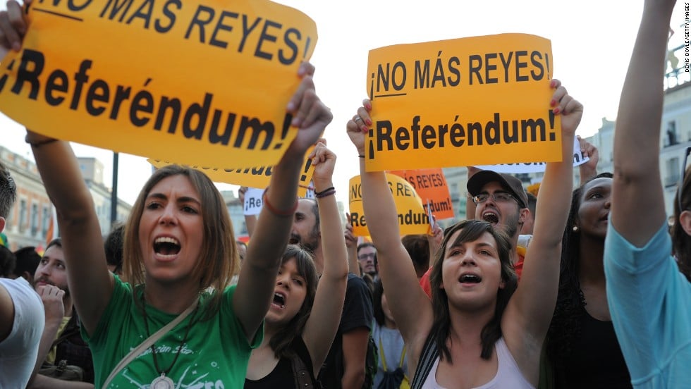 Miles de estudiantes se manifiestan en Barcelona a favor de un referéndum