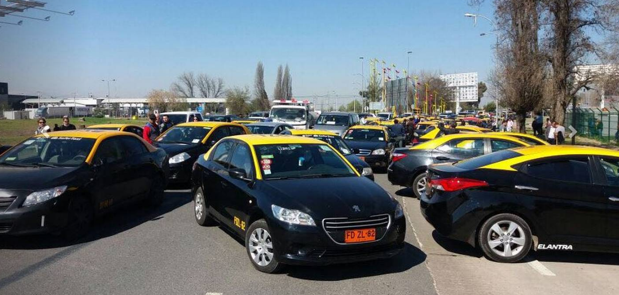 Desde 10 años de cárcel arriesgan taxistas que bloquearon acceso a aeropuerto
