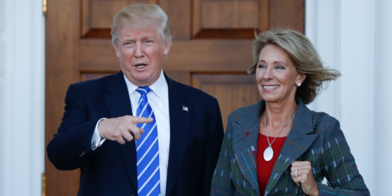 Gobierno de Trump cambia norma de abuso sexual para proteger a los denunciados