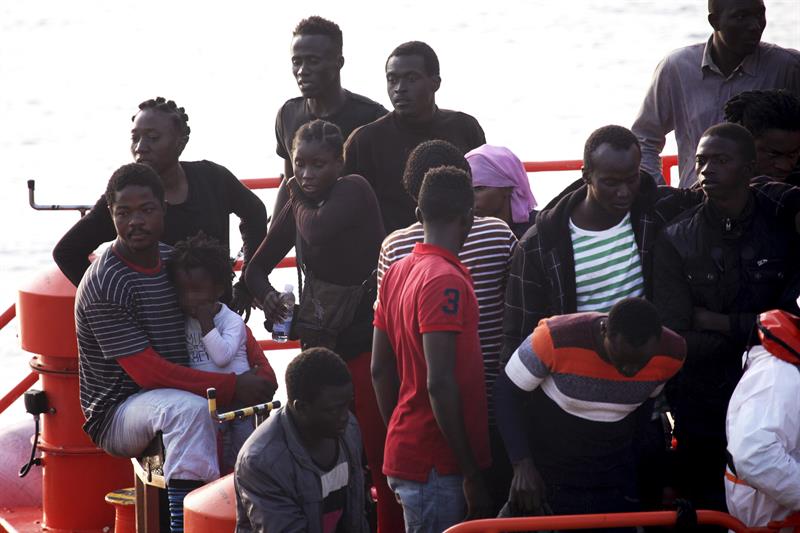 España: Cruz Roja duplica actuaciones en las costas del país para atender a inmigrantes y refugiados