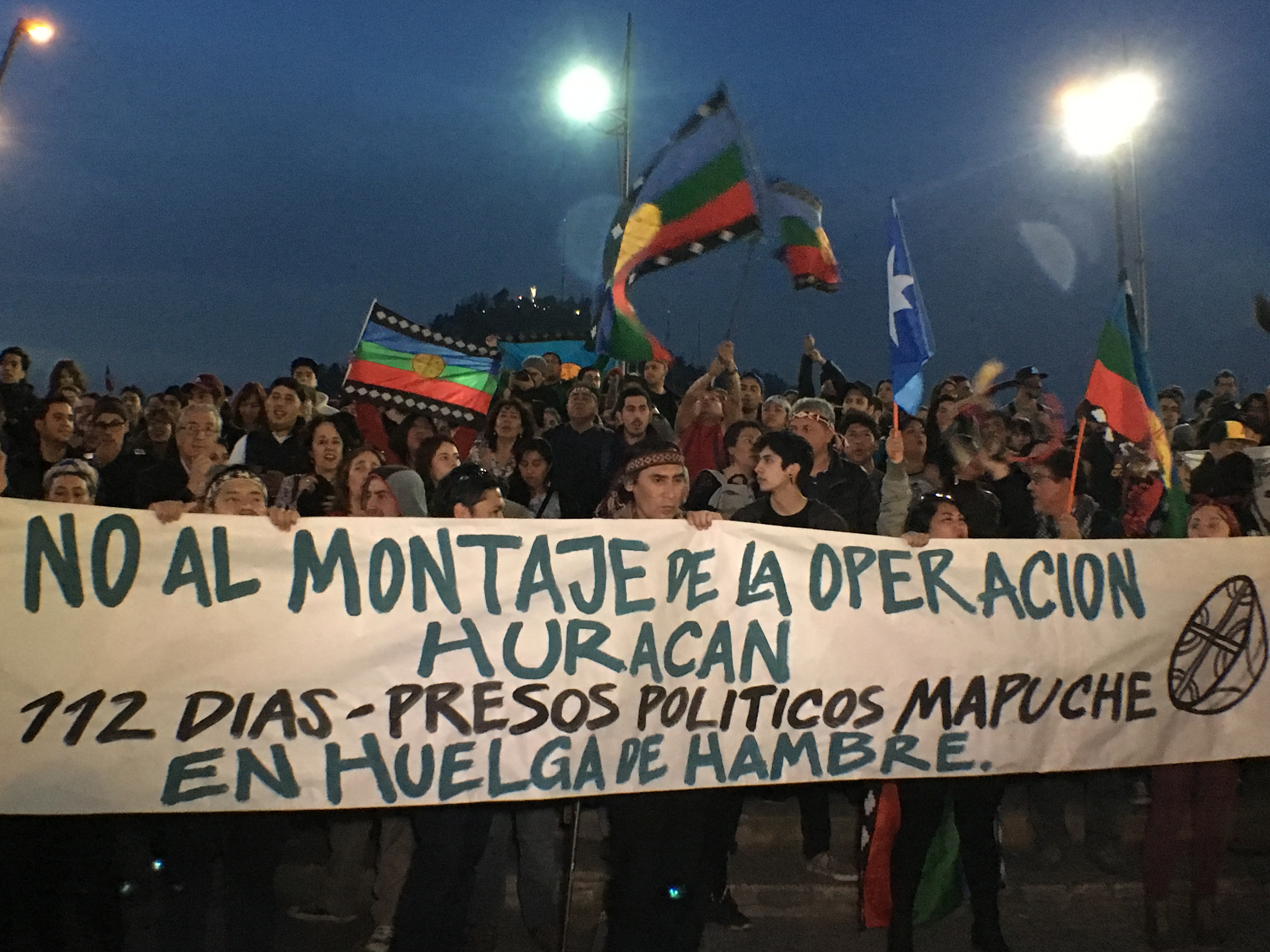Santiago: Marcha a favor de presos mapuche en huelga de hambre fue duramente reprimida por Carabineros