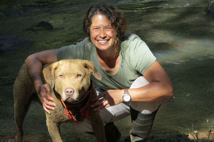 Científica usa perros domésticos para ayudar a salvar carnívoros amenazados en Argentina