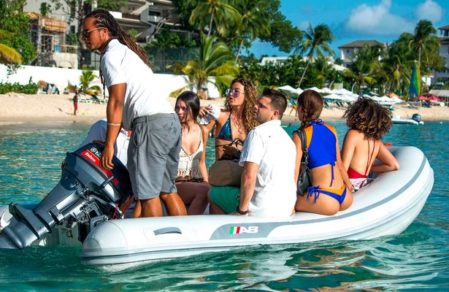 Lujos, excesos y modelos: Así son las fiestas «acuáticas»de Lewis Hamilton