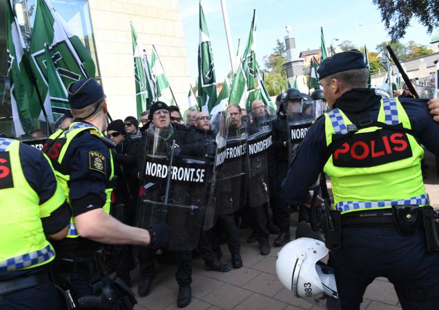 Suecia: Más de treinta detenidos deja una manifestación neonazi en el puerto de Gotemburgo