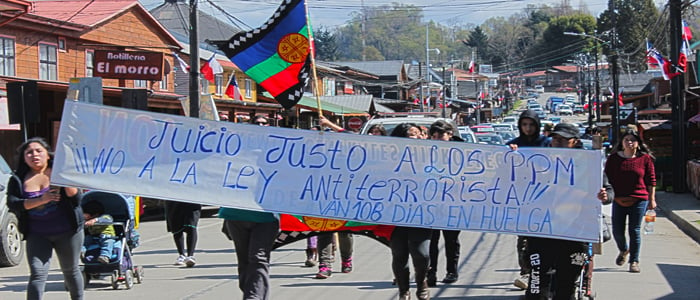 Panguipulli: Parlamento de Koz Koz se manifiesta en apoyo a los presos mapuche en huelga de hambre