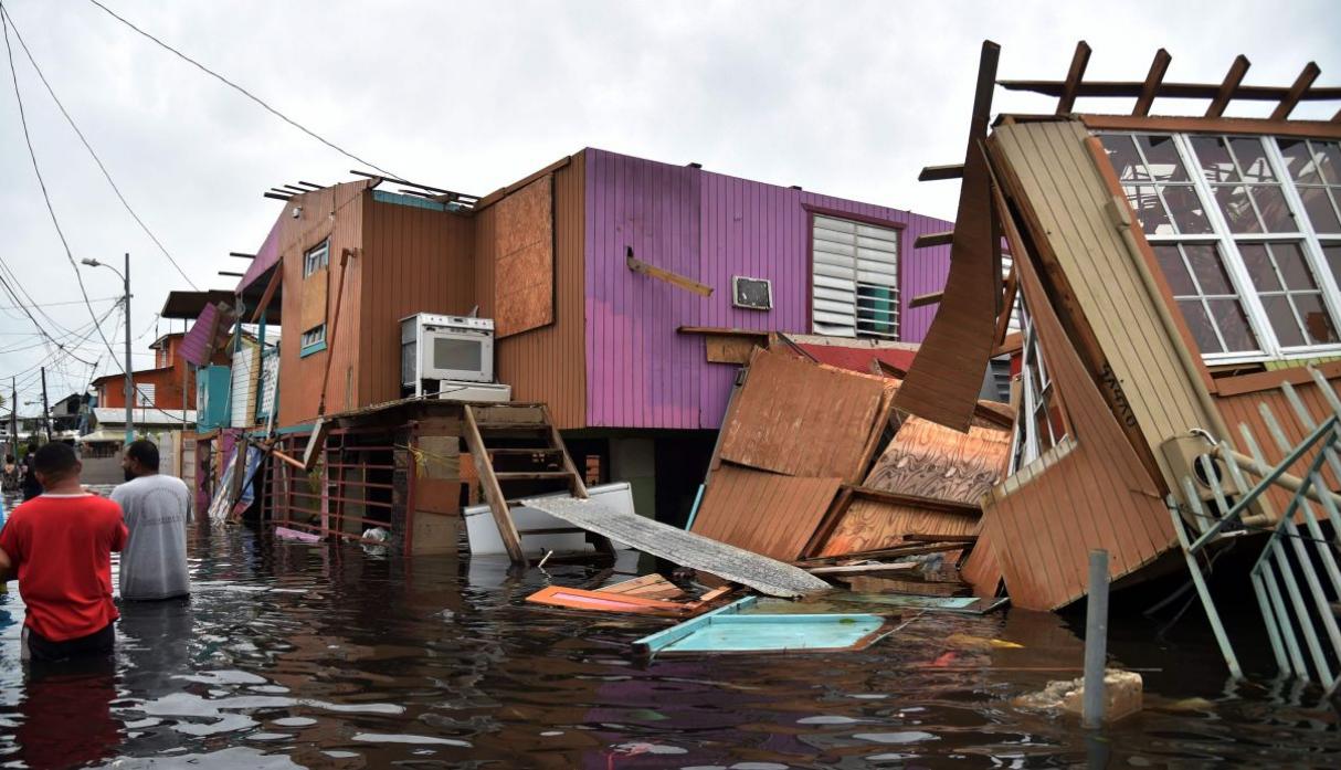 Gobernador de Puerto Rico supervisa distribución de ayuda en la isla tras huracán