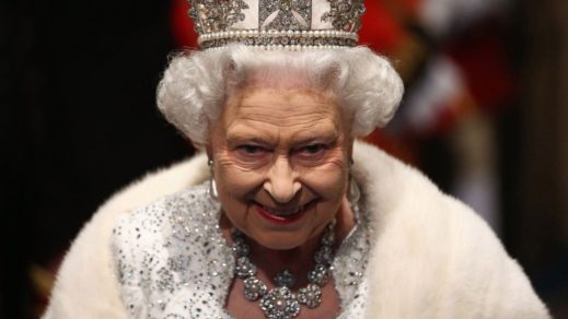 La reina de Inglaterra ya tiene listo el discurso de guerra del fin del