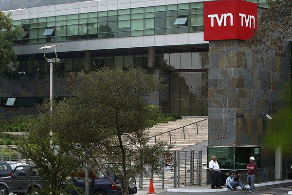 Diputado Daniel Nuñez (PC) pide a TVN aclarar eventual incorporación de socio privado