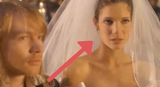 Así luce, con 49 años, la novia de Axl Rose en “November Rain” (+Fotos)