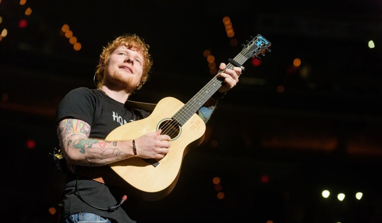 Publican las primeras fotos de Ed Sheeran con ambos brazos rotos tras sufrir accidente