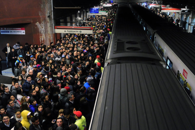 Tercera falla consecutiva en red de Metro en hora punta retrasa el servicio
