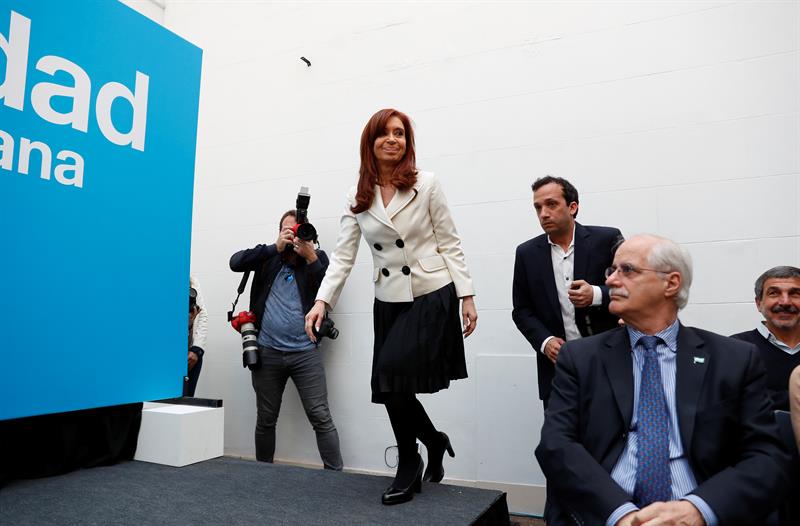 Cristina Fernández acusa al Gobierno de Macri de «saqueo» del Estado