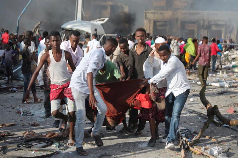 Somalia sufre el peor atentado de su historia: 215 muertos y 350 heridos