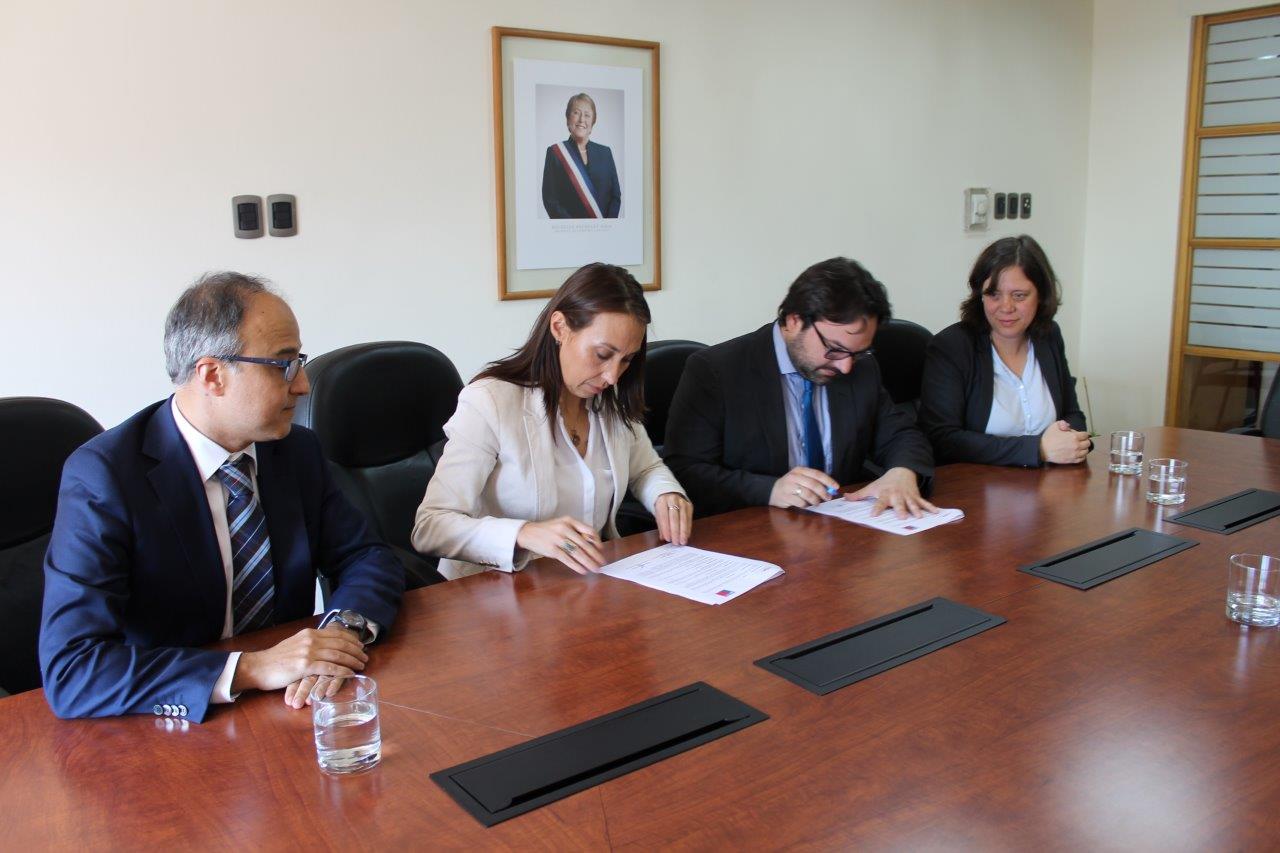 INDH y Direcon firman convenio para proteger derechos humanos ante vulneraciones de empresas
