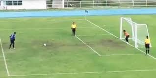 VIDEO: El penal que está volviendo loco a los futboleros de todo el mundo