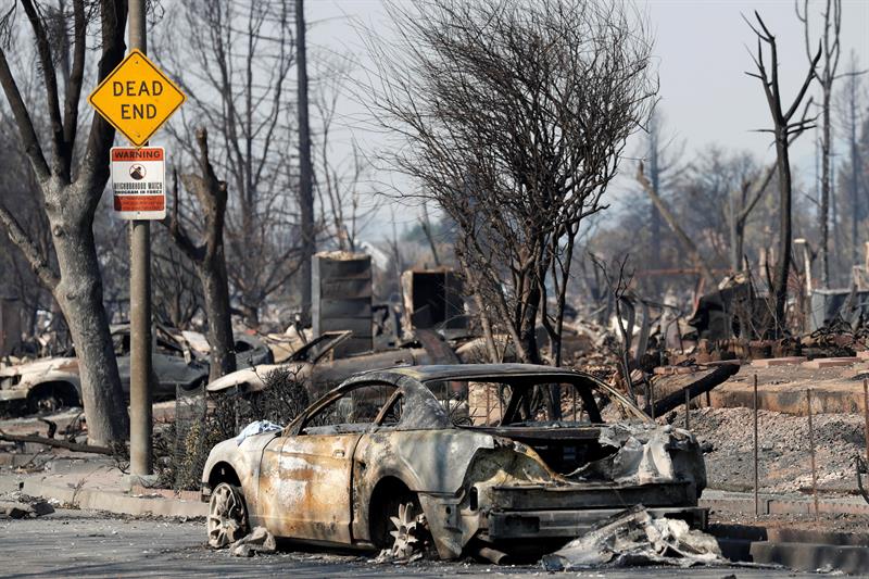 Incendios en California dejan 35 muertos y más de 100.000 personas evacuadas