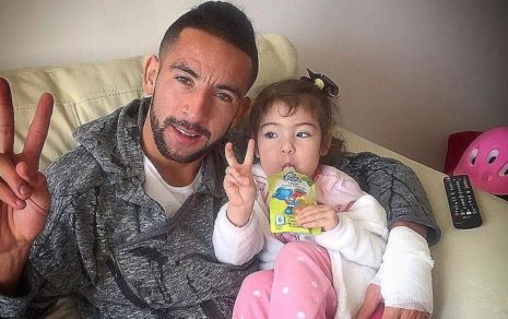 FOTO: La hija de Mauricio Isla se une a la moda de las zapatillas que todas quieren tener