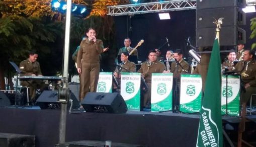 Carabinera impresionó al interpretar “Amárrame” de Mon Laferte