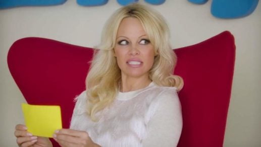 Fotos | Pamela Anderson demuestra que aún puede mostrar todo lo que quiera a sus 50 años en estas eróticas fotografías artísticas