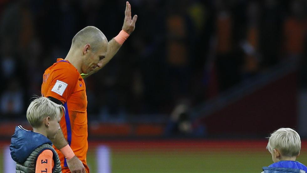 Robben anuncia su retiro de la selección holandesa