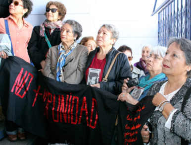 Instalan placa conmemorativa de la “Ruta de la memoria” en ex Liceo 2 de Valparaíso