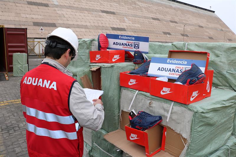 Iquique: Incautan en Aduanas más de ocho mil pares de zapatillas de imitación chinas