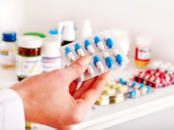 No tienen remedio: Denuncian “práctica abusiva» de cadenas de farmacias que venden 6 medicamentos al doble de su valor