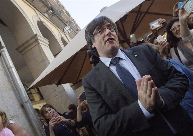 Puigdemont pide unidad a los catalanes ante elecciones convocadas por el gobierno español