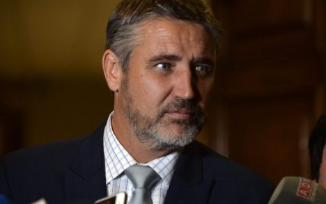 Madre de Kurt Martinson apunta a eventuales presiones del senador Fulvio Rossi