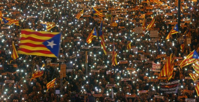 Cataluña: el gobierno español comienza la retirada de su policía