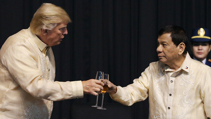 Insólito: Duterte canta en cena de gala oficial «por pedido de Trump» (VIDEO)
