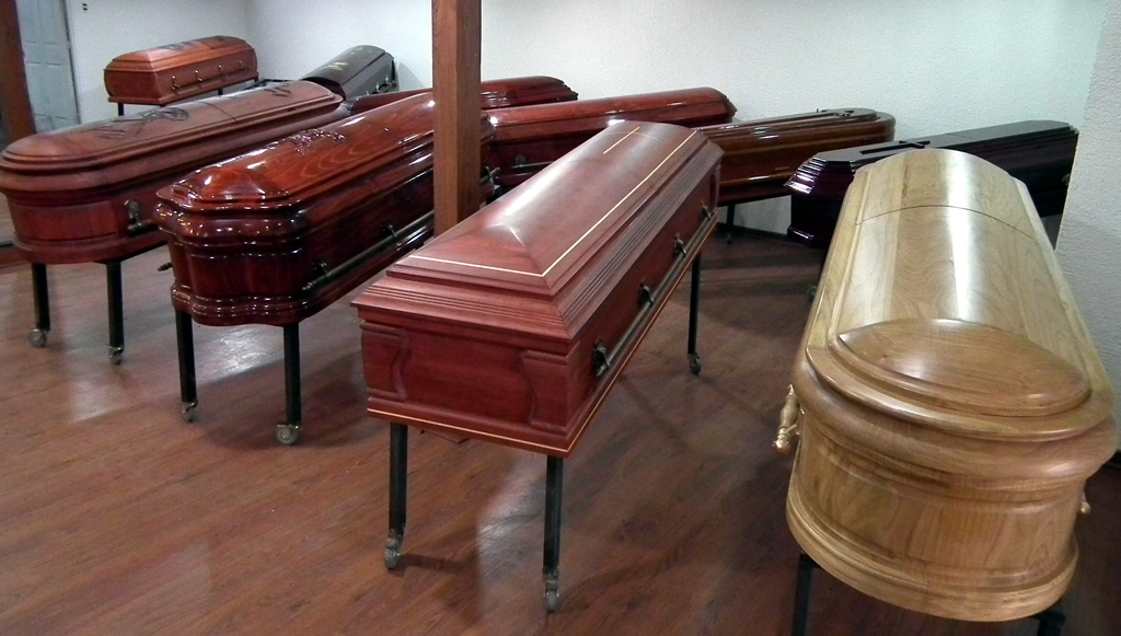 Condenan a funcionarios de hospital El Salvador que tenían «un trato especial» con algunas funerarias