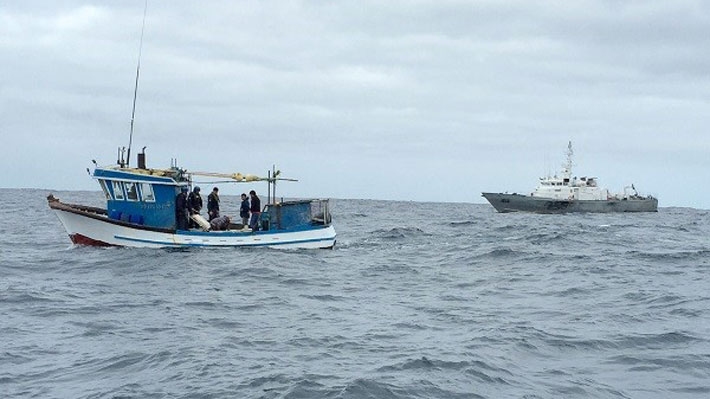 Tocopilla: Armada detiene a barco peruano por extraer recursos marinos en forma «ilegal»