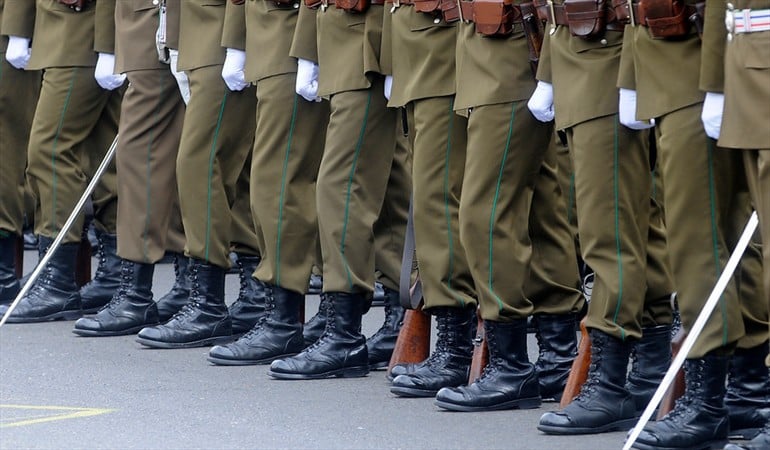 Consejo de Defensa del Estado se querella por compra irregular de más de 10 mil pares de botas en Carabineros