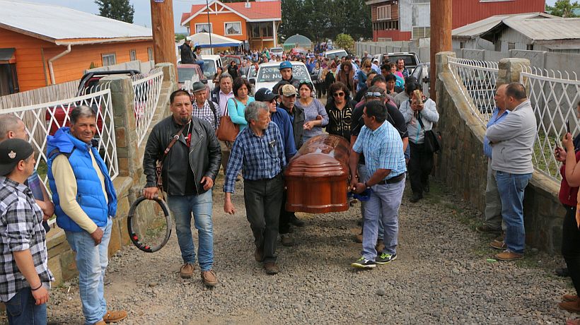 Nueva Imperial: Con emotivo funeral fue despedido el tallador mapuche Ildefonso Quilempán