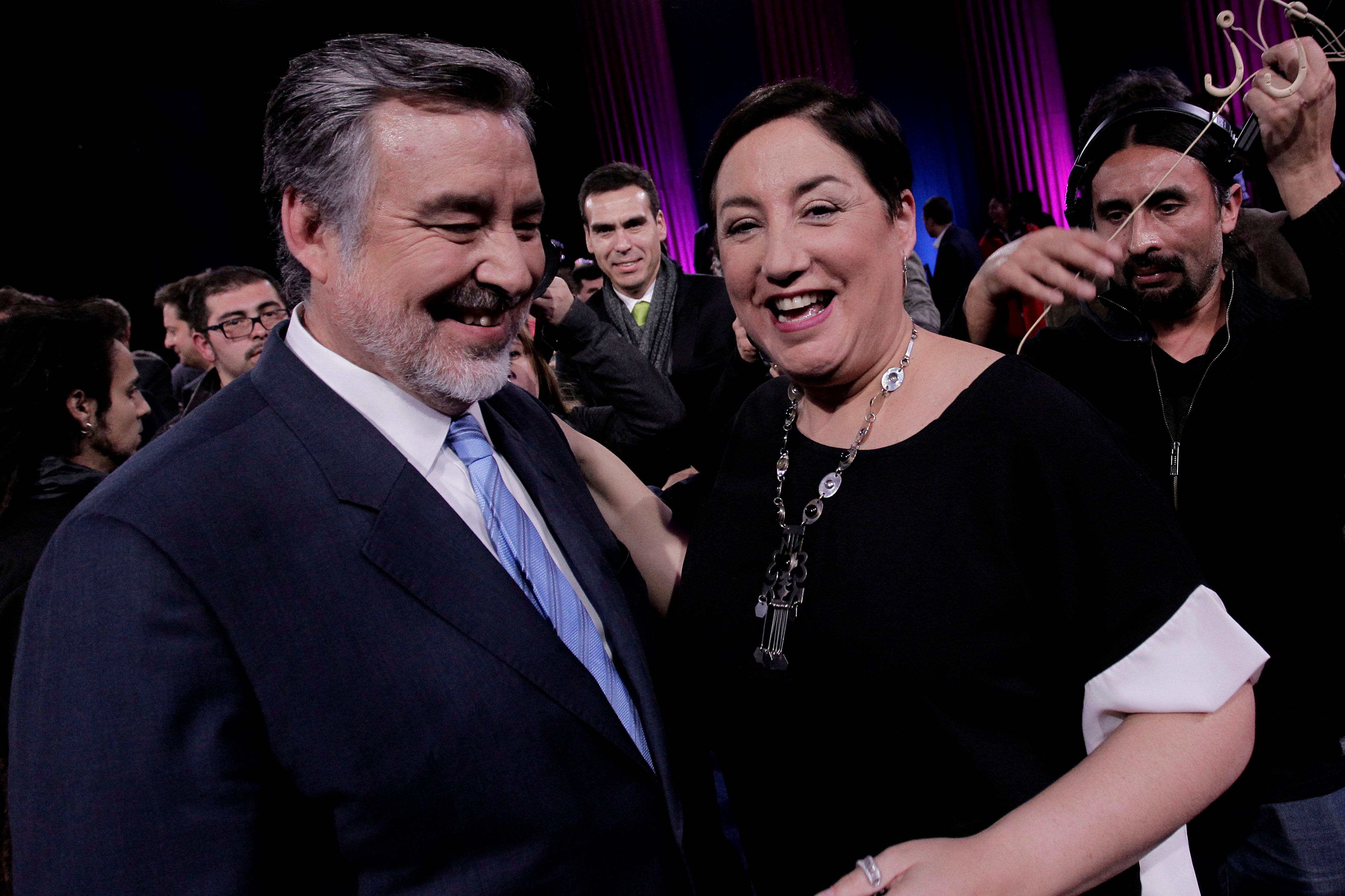 Guillier sigue cortejando al FA: Ahora plantea acabar con las AFP “en el largo plazo”
