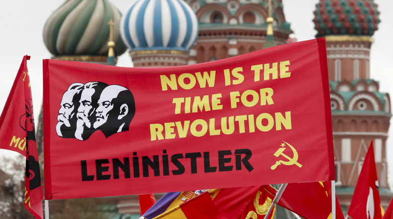 Fotos: Rusos homenajean a Lenin en la víspera del centenario de la Revolución Bolchevique