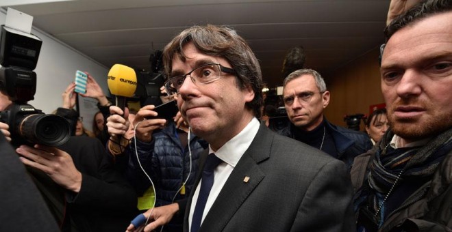 Cataluña: Puigdemont renuncia a su sueldo como expresidente