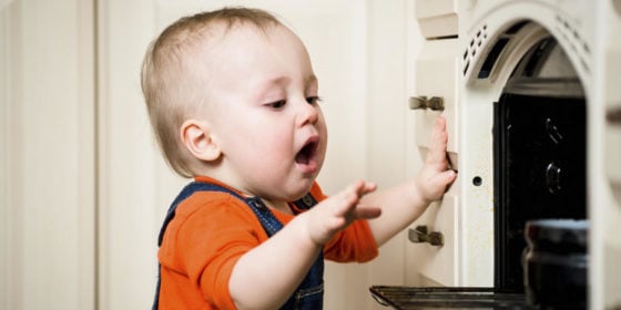 Niños y quemaduras: Qué hacer ante un accidente con agua caliente en el hogar