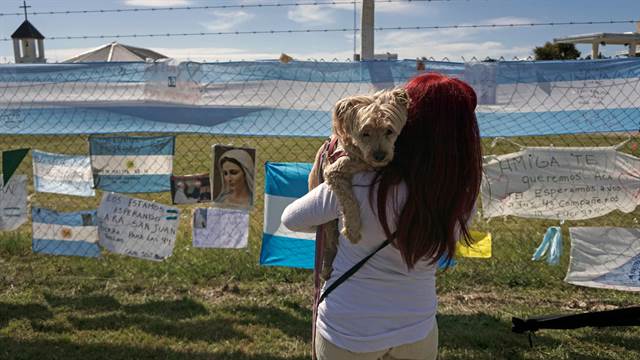 Argentina: familiares de los tripulantes del submarino desaparecido no pierden las esperanzas de hallarlos con vida