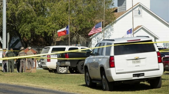 Estados Unidos: tiroteo en una iglesia de Texas deja al menos veinte muertos